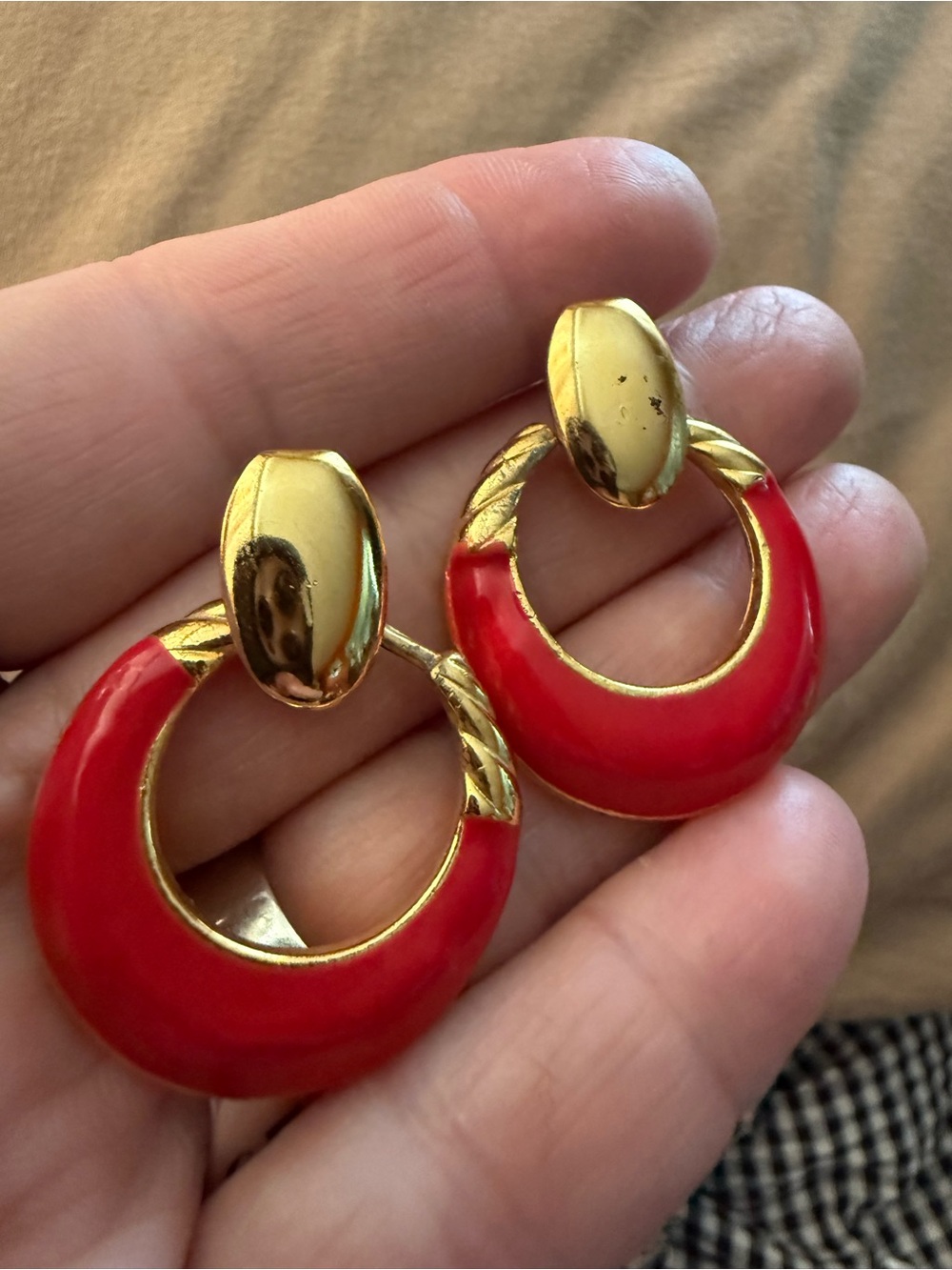 Vintage 80s Gold Tone Hammered & Red Enamel Doorknocker Earrings
